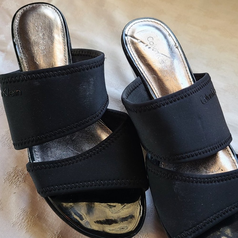 Calvin Klein - Picture 2 of 3